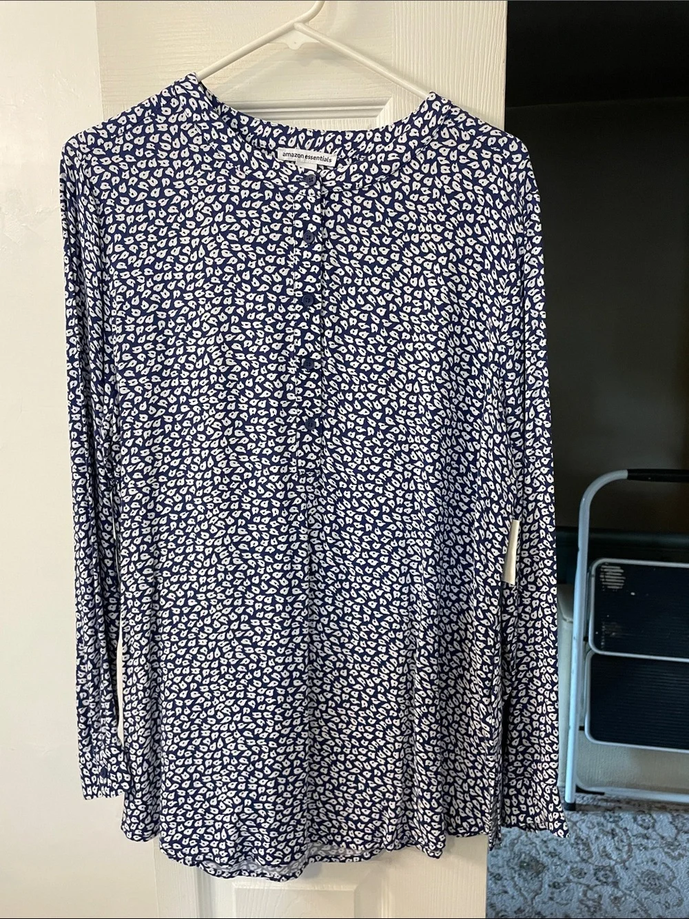 Amazon Essentials Navy/White Petals Blouse L - Picture 2 of 11